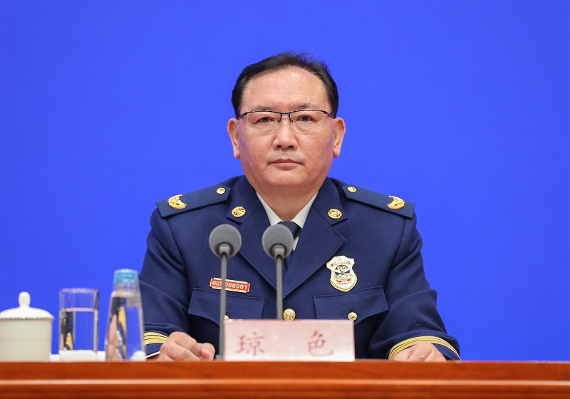 骚女人叉洞日逼黄片应急部党组成员、消防救援局局长琼色出席新闻发布会